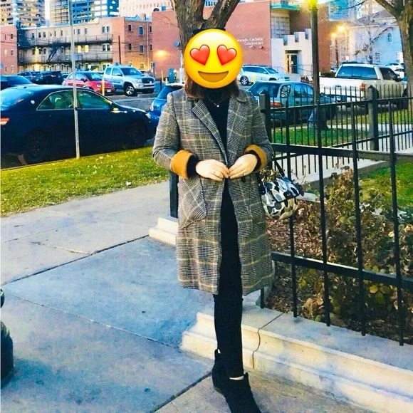 Beautiful Plaid Coat - Picture 11 of 11